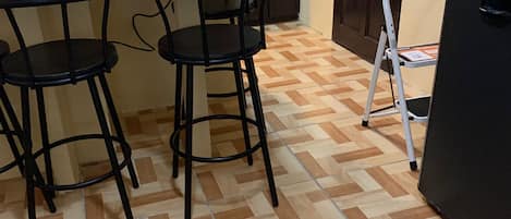 Frigorifero, microonde, piano cottura, macchina per tè/caffè