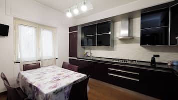 Deluxe Apartment, Balcony | Private kitchen