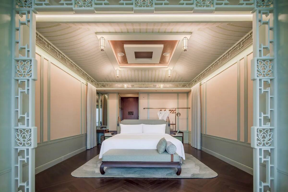 Premium bedding, free minibar items, in-room safe, blackout curtains
