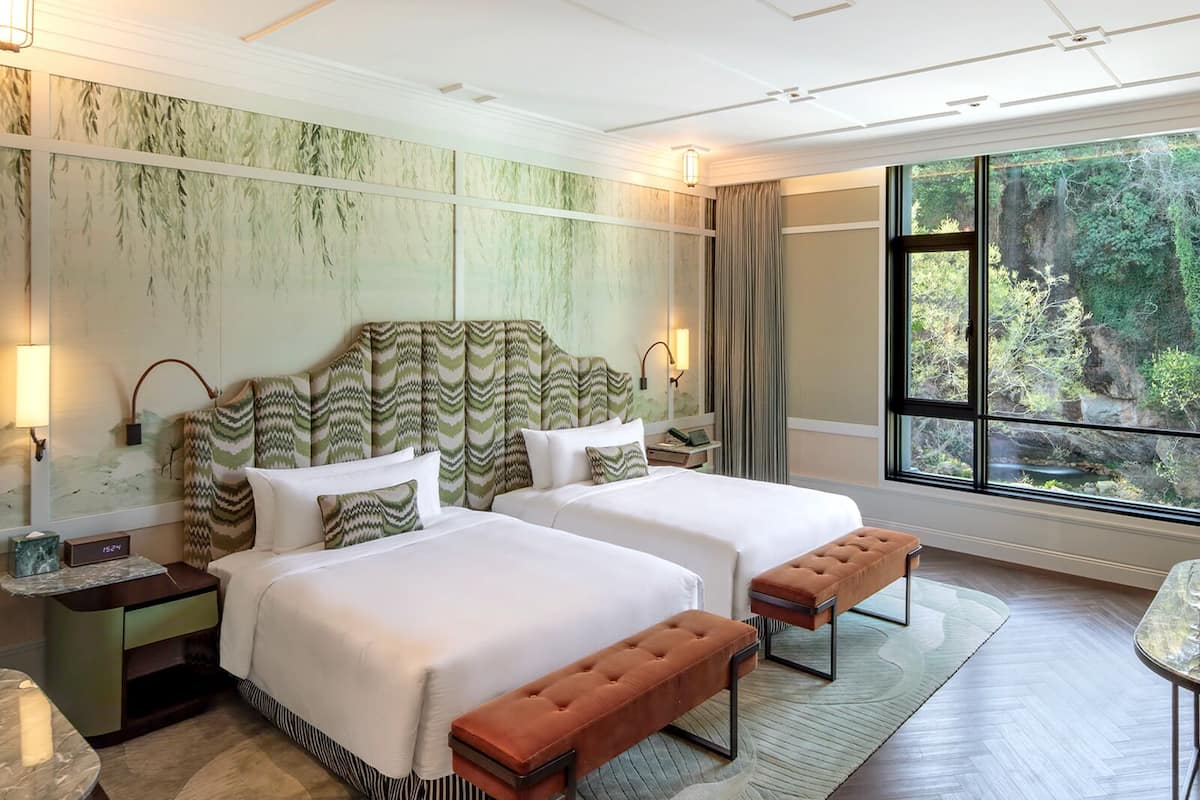Twin kamer, uitzicht op tuin | Luxe beddengoed, een minibar met enkele gratis items