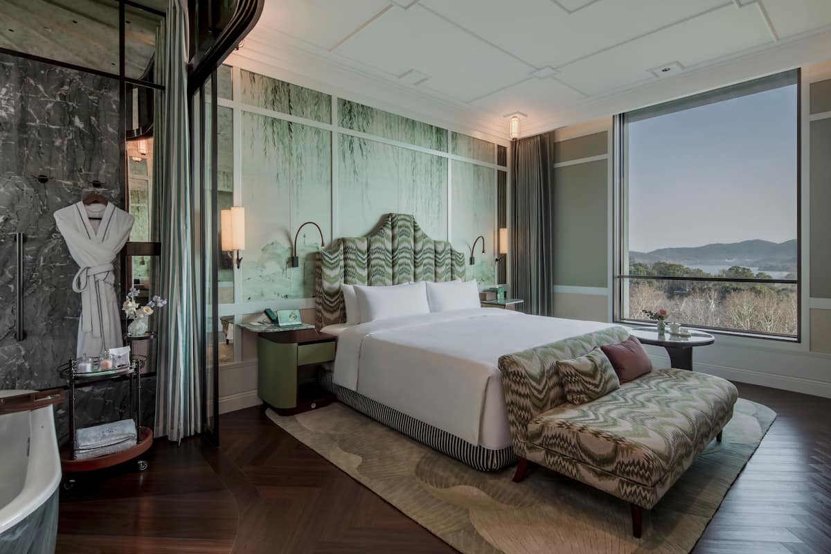 Serenity Suite, Lakeview | Premium bedding, free minibar items, in-room safe, blackout curtains