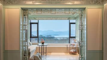 Chambre, vue lac (Romance)