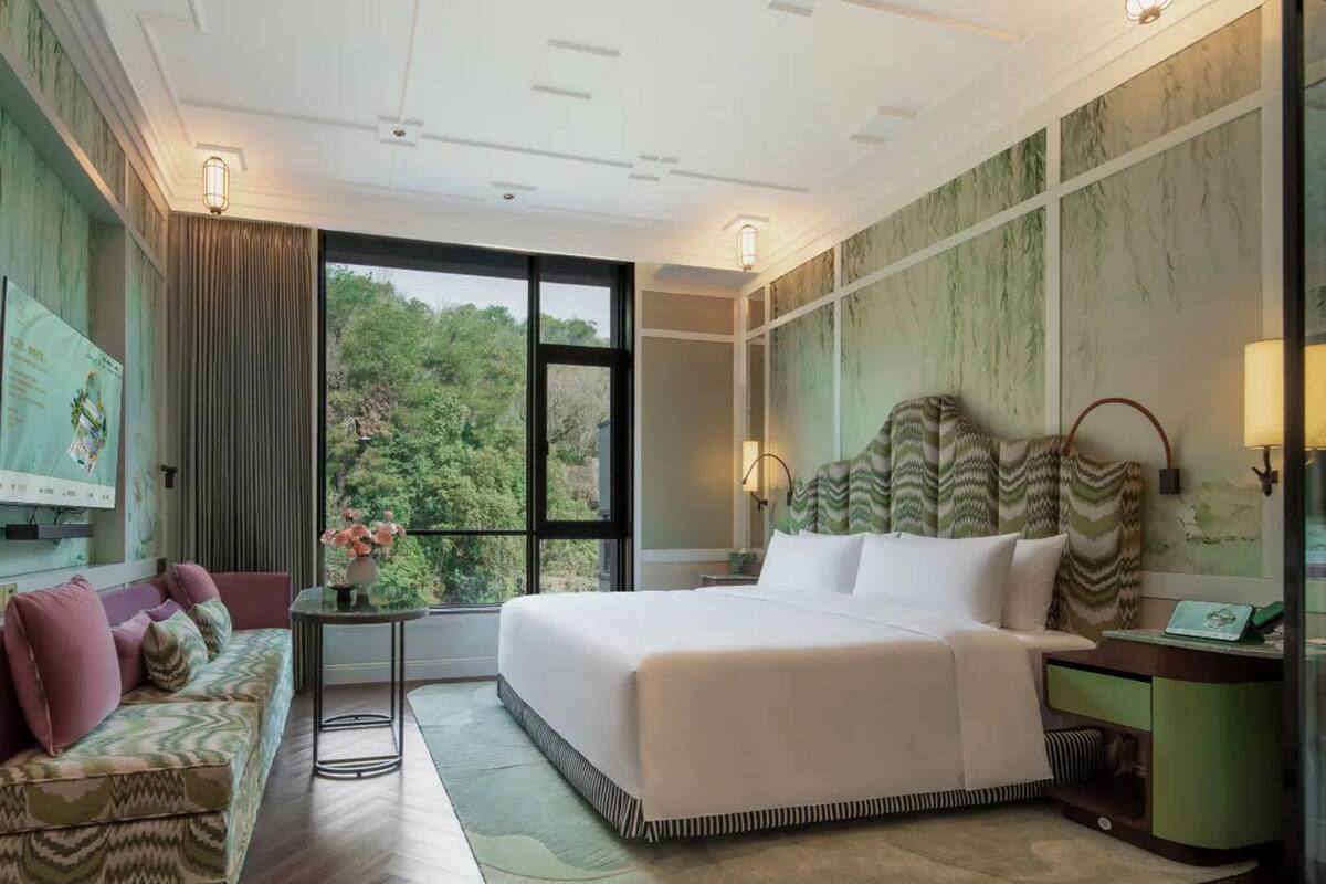 Premium bedding, free minibar items, in-room safe, blackout curtains