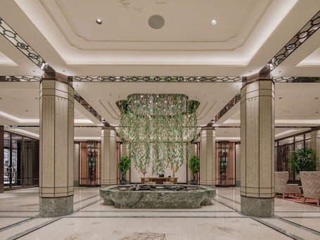 Lobby. The Silk Lakehouse, Shangri-La Hangzhou