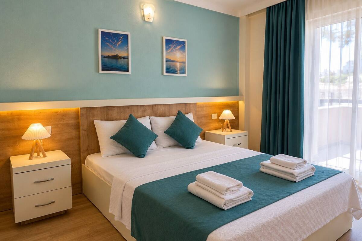 Habitación Confort doble, 1 cama doble, balcón, vistas al jardín | Ropa de cama de alta calidad y espacio para trabajar con un portátil