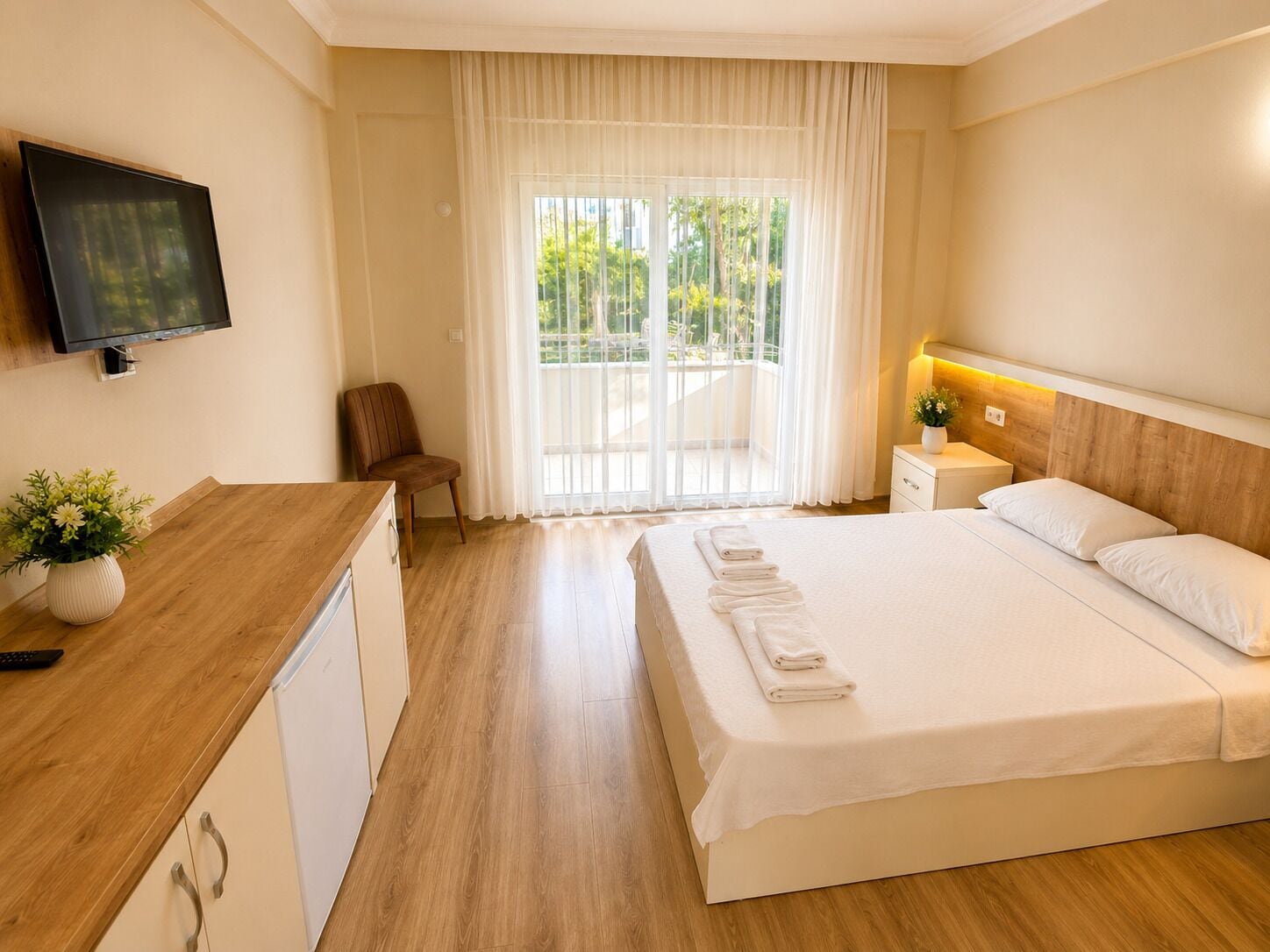 Comfort Double Room, 1 Double Bed, Balcony, Garden View | Premium bedding, laptop workspace, free WiFi, bed sheets
