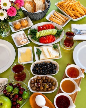 Tägliches inbegriffenes einheimisches Frühstück