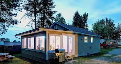 Glamping chalet on campsite Boat Lac Naviguable