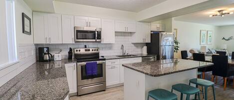 Réfrigérateur, micro-ondes, four, lave-vaisselle