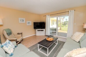 TV - Spanish Trace 109 Easy access to the Pool and to the Beautiful Beach. (St. Augustine)