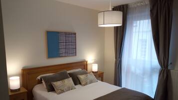 Appartement Familial, balcon | Rideaux occultants, chambres insonorisées, Wi-Fi gratuit, draps fournis