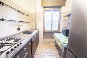 Fridge, microwave, oven, coffee/tea maker
