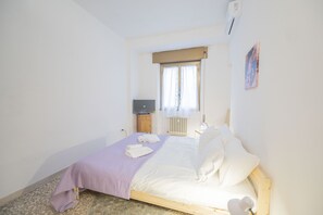 3 chambres, fer et planche à repasser
