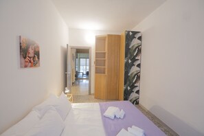 3 bedrooms, iron/ironing board, free WiFi, bed sheets