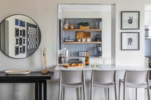 Fridge, microwave, oven, stovetop - 1BR Condo•CityView•Balcony•FreeParking•DowntownATL (Atlanta)