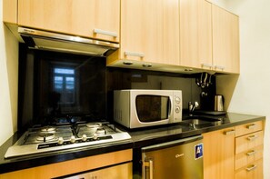Coffee/tea maker, fridge, microwave, oven - Bairro Alto Charming Apartment (C23) (Lisboa ciudad)