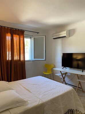 3 dormitoris, planxa i posts de planxar, wifi i roba de llit 