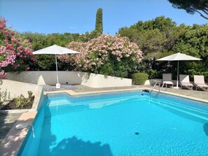 Outdoor pool - Chez Mister J, spacious villa with swimming pool, in the heart of the Cala Rossa estate. (Lecci)