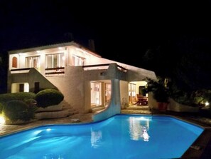 Outdoor pool - Chez Mister J, spacious villa with swimming pool, in the heart of the Cala Rossa estate. (Lecci)