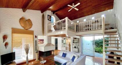 Chez Mister J, spacious villa with swimming pool, in the heart of the Cala Rossa estate.