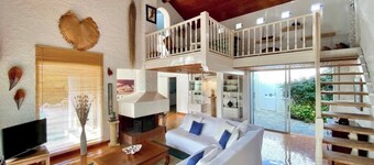 Chez Mister J, spacious villa with swimming pool, in the heart of the Cala Rossa estate.