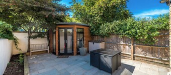 2Bedroom flat with garden in Battersea