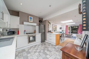 Comfort Apartment, City View | Private kitchen - 2Bedroom flat with garden in Battersea (London)