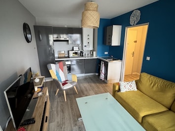 Vue salon et table amovible