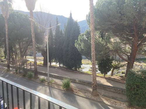 Sunny F2 near spa, pets allowed