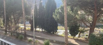 Sunny F2 near spa, pets allowed