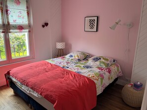 3 chambres, fer et planche à repasser, Wi-Fi, draps fournis
