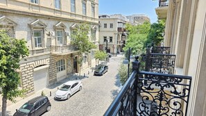 Deluxe tweepersoonskamer, balkon | Uitzicht op de stad
