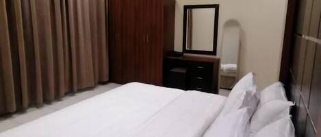 In-room safe, free WiFi