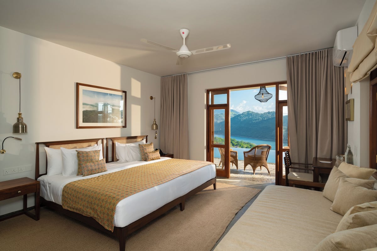Superior Room | Egyptian cotton sheets, premium bedding, minibar, in-room safe