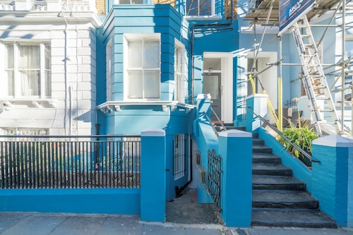 Charming Studio moments from Portobello