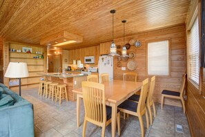 Dining - Enjoy serene soundfront views in this spacious 3-bedroom home in Topsail Beach. (Topsail Beach)