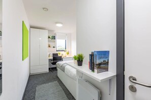 Rideaux occultants, fer et planche à repasser, Wi-Fi gratuit