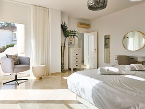 6 bedrooms, in-room safe, iron/ironing board, travel crib