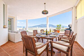 Outdoor dining - Villa with private pool near La Cala Golf Resort (La Cala de Mijas)