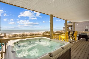 Outdoor spa tub - Island Dream (North Topsail Beach)
