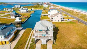 Exterior - 4BR Canal Front House in North Topsail Beach with Boat Ramp - Sleeps 10 (North Topsail Beach)