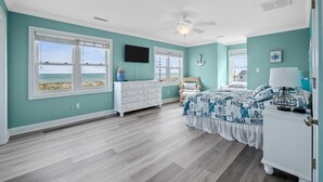 4 bedrooms, WiFi (free), bed sheets - 4BR Canal Front House in North Topsail Beach with Boat Ramp - Sleeps 10 (North Topsail Beach)