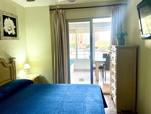 1 bedroom, iron/ironing board, travel cot, free WiFi - Two bedroom apartment next to the Sunday Market in Benidorm (Benidorm)