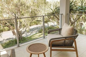 Property grounds - Whitehaven ~ 100m to Beach + Private Pool (Yaroomba)
