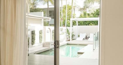 Whitehaven ~ 100m to Beach + Private Pool