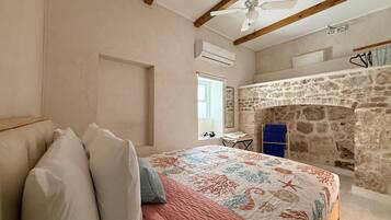 Standard Room, 1 Queen Bed, Kitchen, Beachside | In-room safe, individually decorated, laptop workspace, blackout drapes
