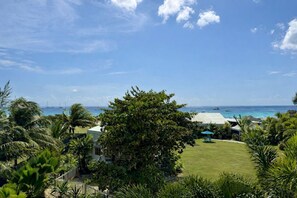 In-room safe, blackout curtains, free WiFi - Eden On The Sea (Bridgetown)