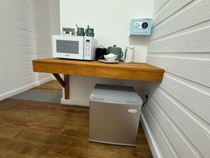 Phòng Tiêu chuẩn | Két bảo mật tại phòng, khu vực làm việc phù hợp cho laptop 