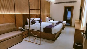 In-room safe, laptop workspace, blackout drapes, iron/ironing board