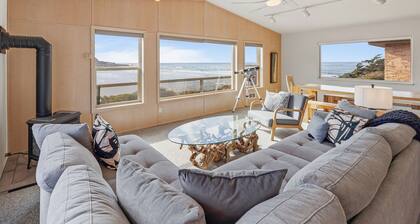 Oceanfront Views! Hot Tub! Walk to Everywhere in Yachats!